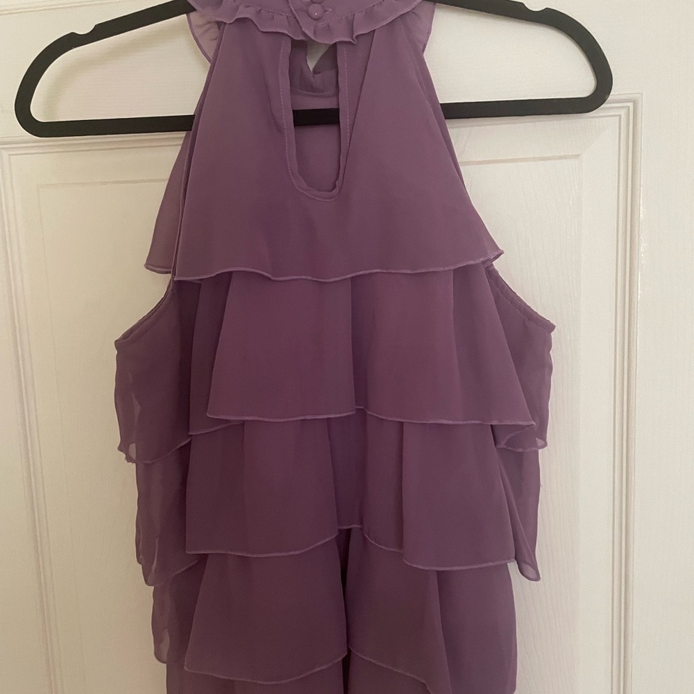 Chic Sleeveless Ruffled Top - Picture 2 of 4